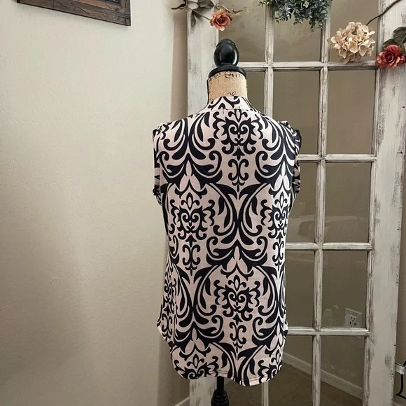 Cream & Black V Neck Top - Picture 4 of 4